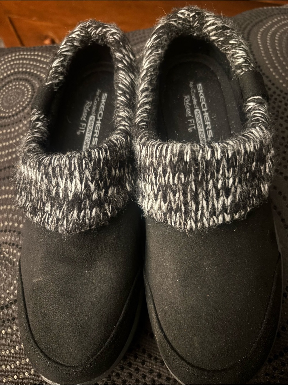 Skechers Women's Size 8
Modern Comfort Easy Going-Good Duo Black Slippers